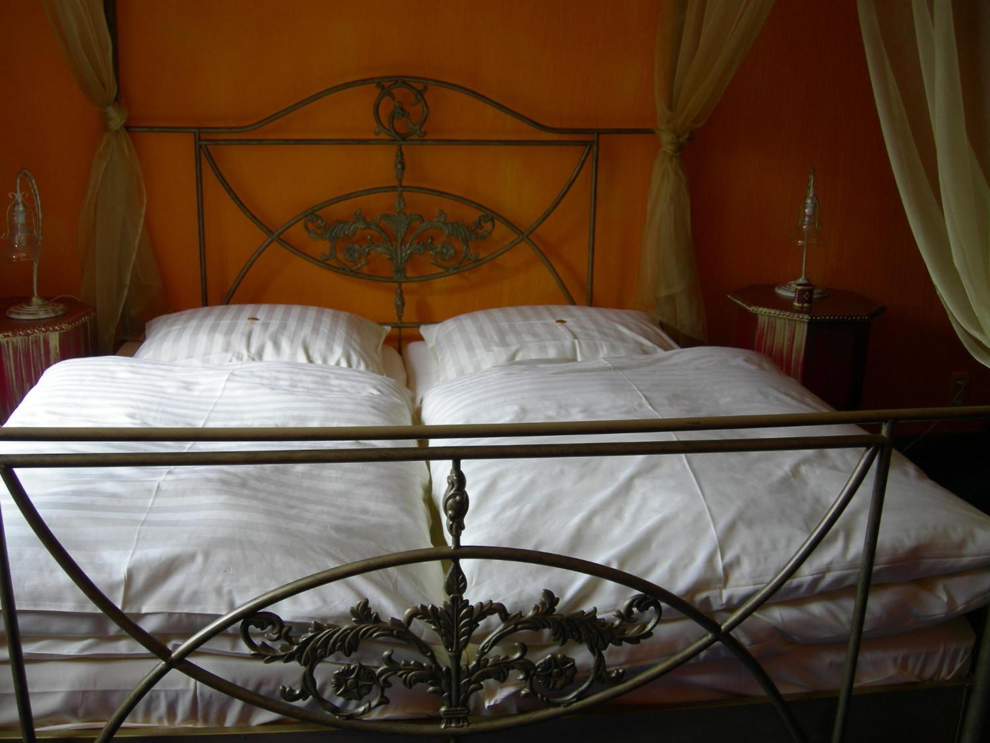 Hotel Goldflair Am Rathaus Korbach Bagian luar foto